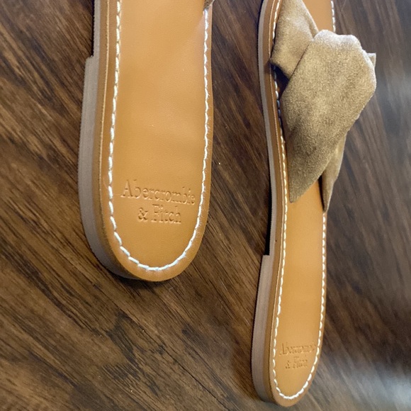 A&F Sandals - Picture 3 of 3